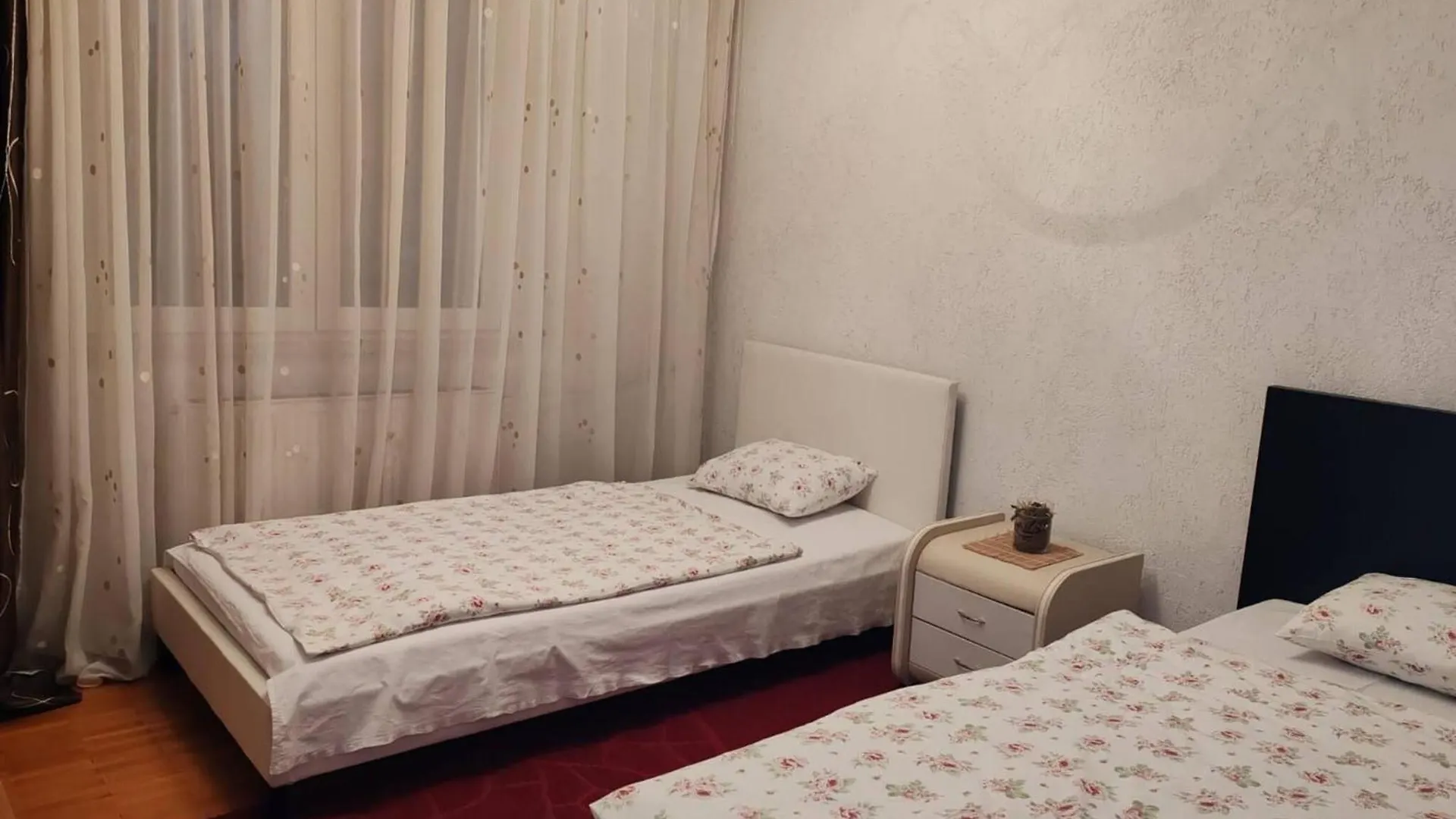 Parklake 4 Rooms With 6 Beds Accomodates 9 People Entire Apartment Bucharest 0*,  Romania